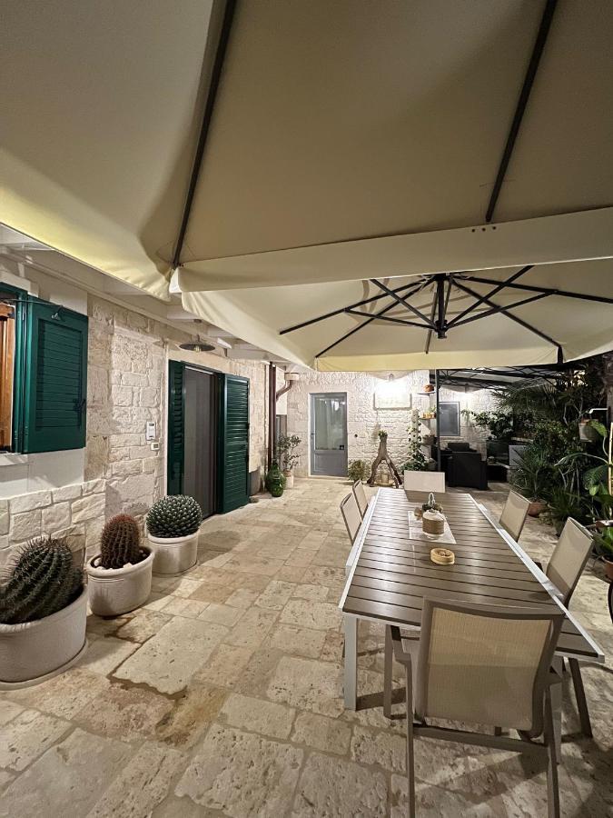 Trulli Occhi Di Pietra Apartment Alberobello Bagian luar foto