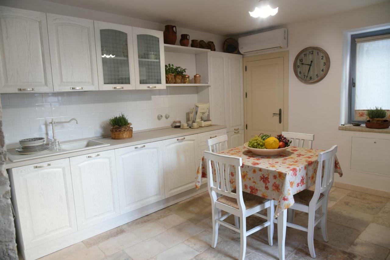Trulli Occhi Di Pietra Apartment Alberobello Bagian luar foto